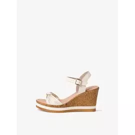 Босоножки на танкетке кожаные