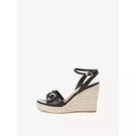 Босоножки на танкетке кожаные