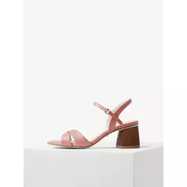 Босоножки на каблуке кожаные