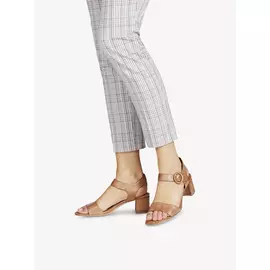 Босоножки на каблуке кожаные