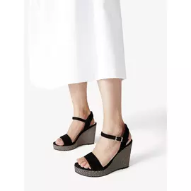 Босоножки на танкетке кожаные