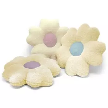 Подушка декоративная Цветок, 50х50х10 см, белый, букле, наполнитель холлофайбер