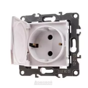 Розетка ЭРА 12 одинарная, с заземлением, со шторками, IP44, белая