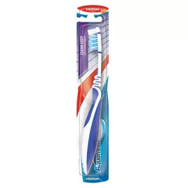 Зубная щетка Aquafresh "Clean Deep", средней жесткости