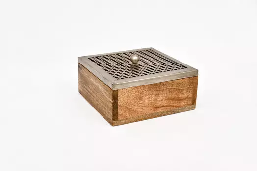 Деревянная шкатулка с металлической крышкой (abby décor) коричневый 17x9x17 см.