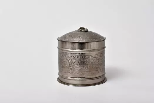 Металлическая шкатулка с гравировкой (abby décor) серый 13 см.