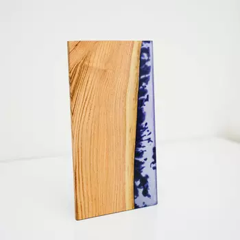 Сервировочная доска с эпоксидной смолой (wowbotanica) фиолетовый 16x30x1 см.