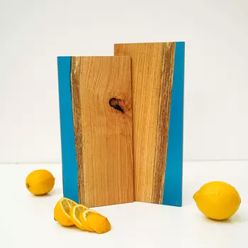 Сервировочная доска с голубой эпоксидной смолой (wowbotanica) голубой 16x30 см.