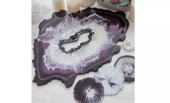Срез камня с подстаканниками (4 шт) из эпоксидной смолы (kovka object) фиолетовый 30.0x40.0 см.