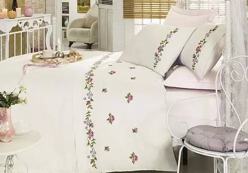 Датсон с вышивкой (пудра)