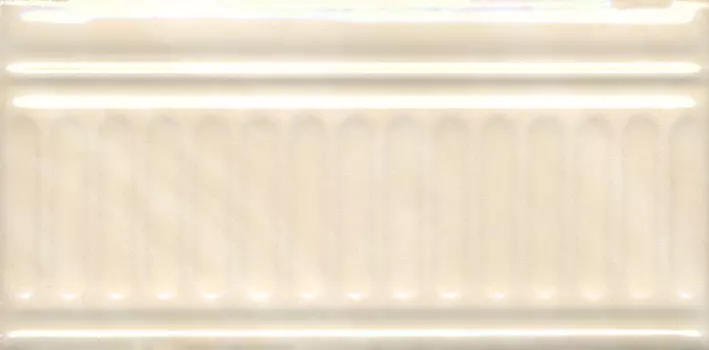 Керамическая плитка Kerama Marazzi Бордюр Летний сад бежевый структура глянцевый 9,9х20