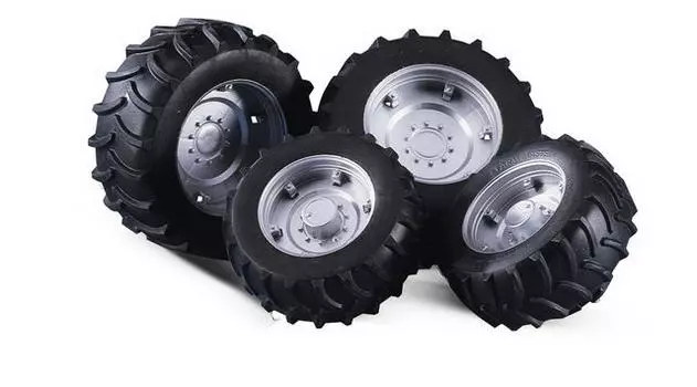 Bruder. Шины для системы сдвоенных колес с серебристыми дисками