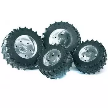 Bruder. Шины с серебристыми дисками для системы сдвоенных колёс