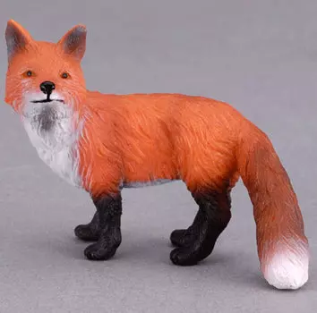 Фигурка рыжей лисицы