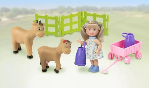 Игровой набор из серии Paula. В деревне – Кукла с коровами