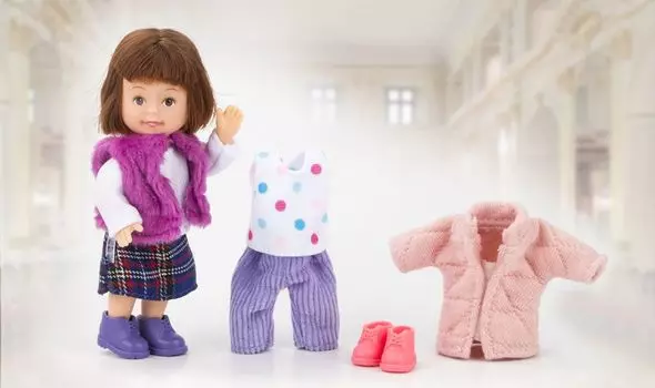 Игровой набор из серии Paula. Зимний гардероб - Брюнетка с дополнительной одеждой