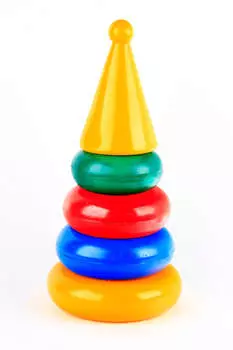 Маленькая конусная пирамида с 4 колечками