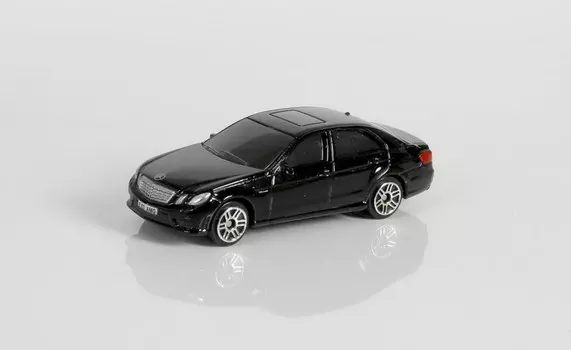 Металлическая машина - Mercedes Benz E63 AMG, 1:64, черный