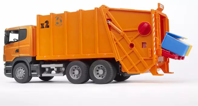 Мусоровоз Bruder Scania оранжевый, с подвижным контейнером