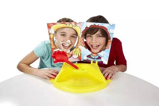 Настольная игра. Пирог в лицо: поделись с другом