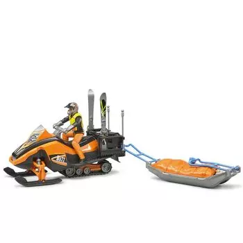 Снегоход с креплением Акиа, водителем и горнолыжником