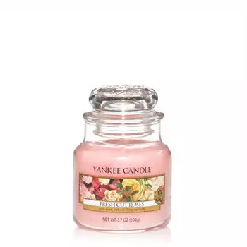 Ароматическая свеча Yankee candle маленькая Свежесрезанные розы 104 г