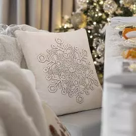 Декоративная подушка Togas Флейк экрю 45х45 см