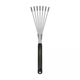 Грабли для уборки в труднодоступных местах Фискарс xact