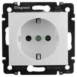 Legrand Одноместная розетка с заземлением, белая valena 774420
