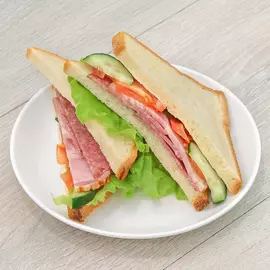 Сэндвич с колбасой 200 г