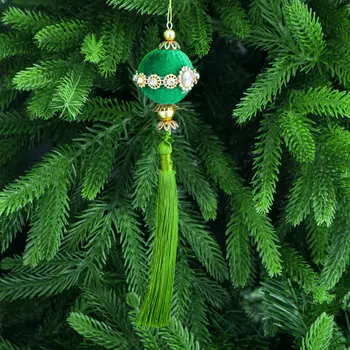 Шар елочный Goodwill с кисточкой красный/зеленый в ассортименте 19 см