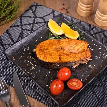 Стейк из лосося с лимоном на гриле, кг