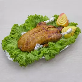 Утка фаршированная яблоками и черносливом, кг