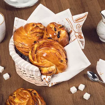 Завиток с кремом и изюмом сдобный, кг