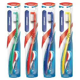 Зубная щетка Aquafresh "Standard" в ассортименте