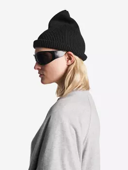 Вязаная шапка с отворотом