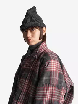 Вязаная шапка с отворотом