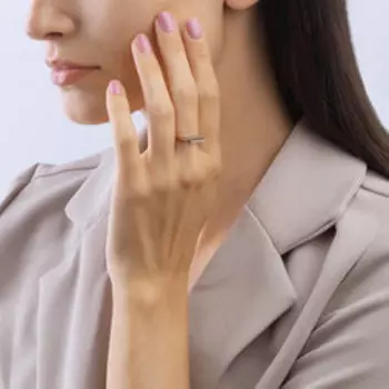 Кольцо из золота с фианитами