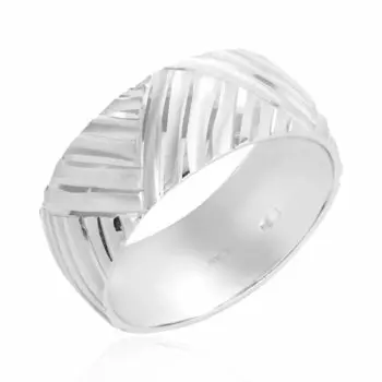 Серебряное кольцо с алмазной огранкой