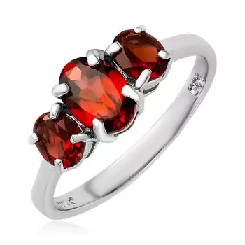 Серебряное кольцо с гранатом