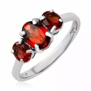 Серебряное кольцо с гранатом