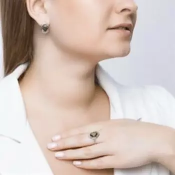 Серебряное кольцо с кварцем и фианитами