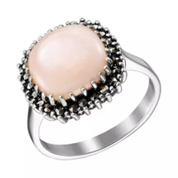 Серебряное кольцо с розовым перламутром и марказитами