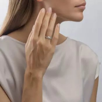 Кольцо из белого золота с фианитами