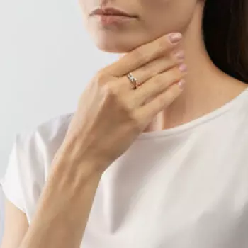 Золотое кольцо с фианитами "Бант"