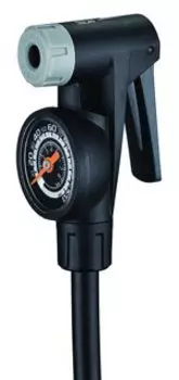 Головка GIYO ECV-P ECONO CLEVER VALVE двойная универсальная с МАНОМЕТРОМ для шлангов напольных насосов, 6-190204