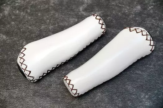 Грипсы велосипедные MTB JOY KIE 135mm, эргономические, резина\кожзам, белые, HL-GB310 white