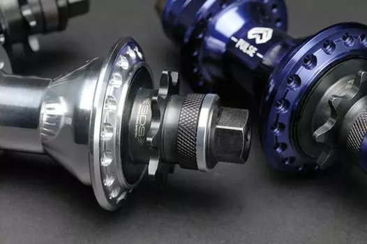 Велосипедная втулка Eclat Pulse, задняя, на болтах, Blue, 22033010215