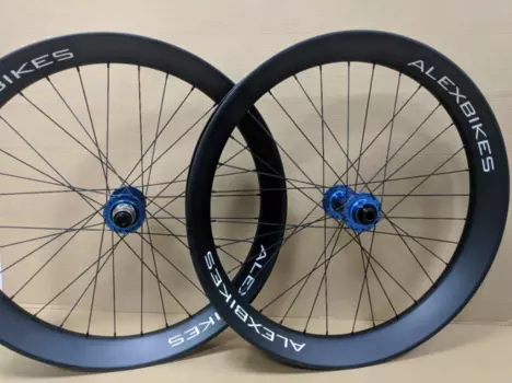 Велосипедные карбоновые колеса ALEXBIKES в сборе, ширина обода 90 мм, + втулки(26-90-blue)