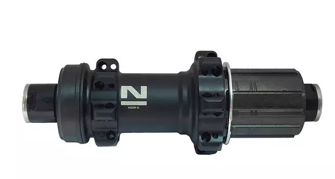 Втулка велосипедная задняя NOVATEC 28H/14G, 12X142мм, без эксцентрика, с проставкой 1,5мм, матовая чёрная, D432SB-CL-11S